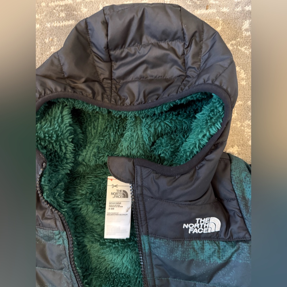 The North Face infant 3-6m reversible Hooded Jacket - Picture 3 of 4